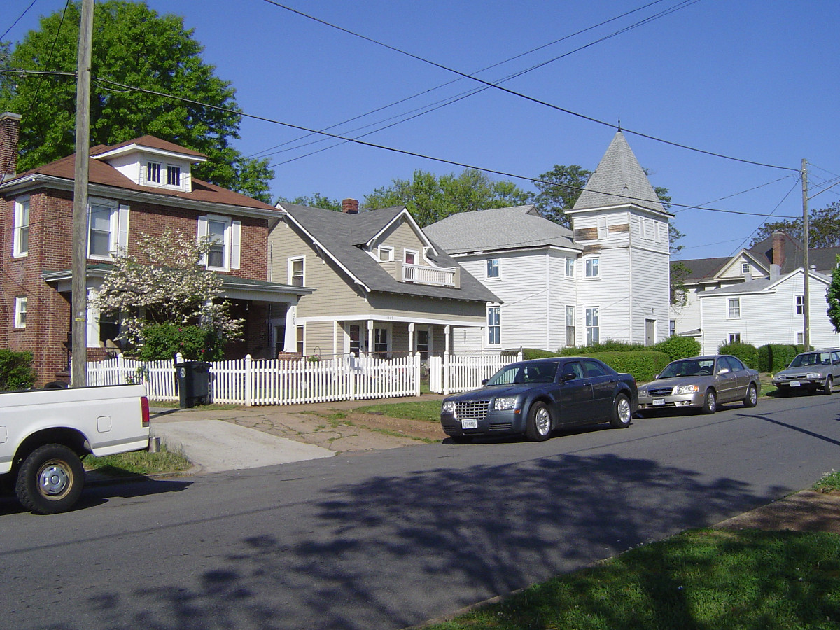 [1300 Blóc~k (Sóú~th sí~dé) Fí~llmó~ré St~réét~.]